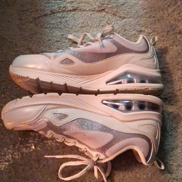 Skechers Air Cooled Memory Foam Sparkly Sneakers EUC - Picture 1 of 7